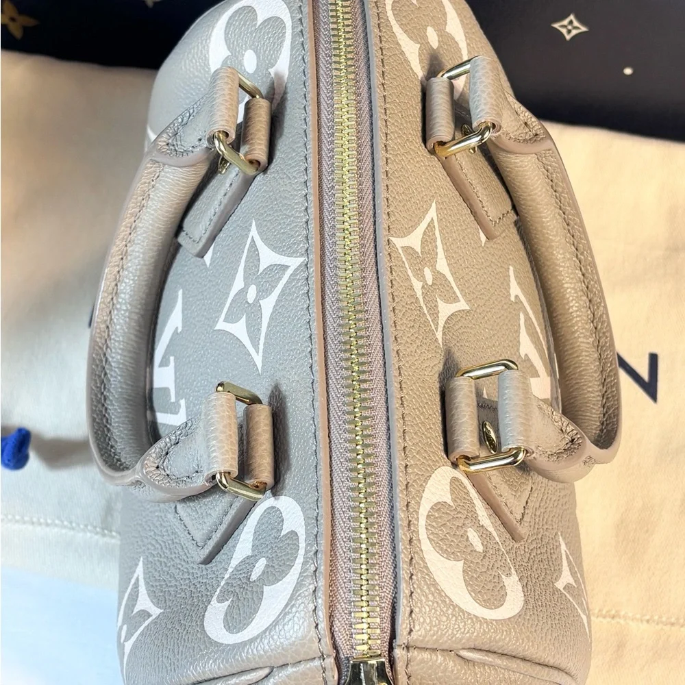 Beautiful Louis Vuitton Speedy Bandouliere 20 Dove Cream Sold - Picture 6 of 16